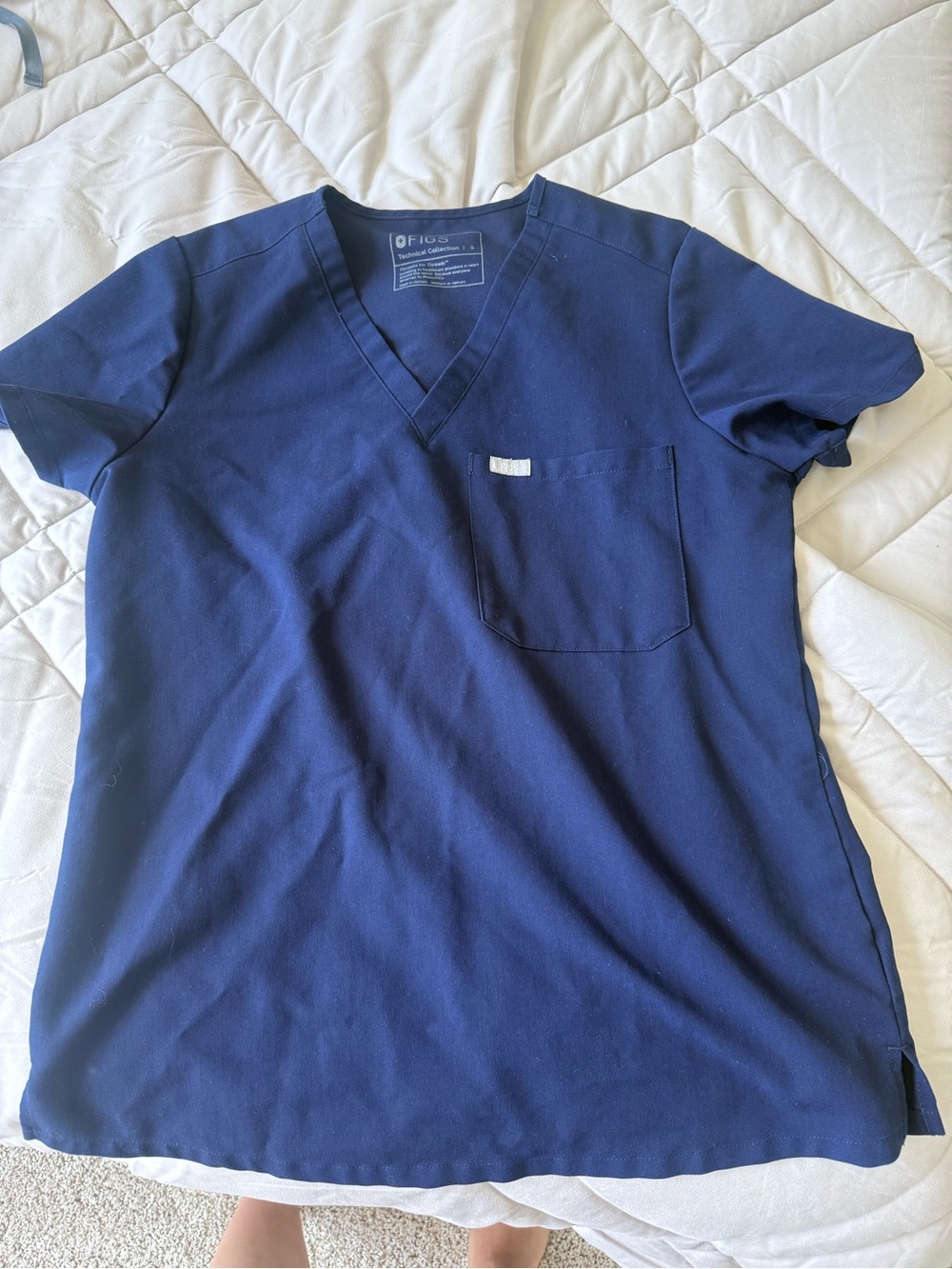 FIGS Women’s V-Neck Scrub Top